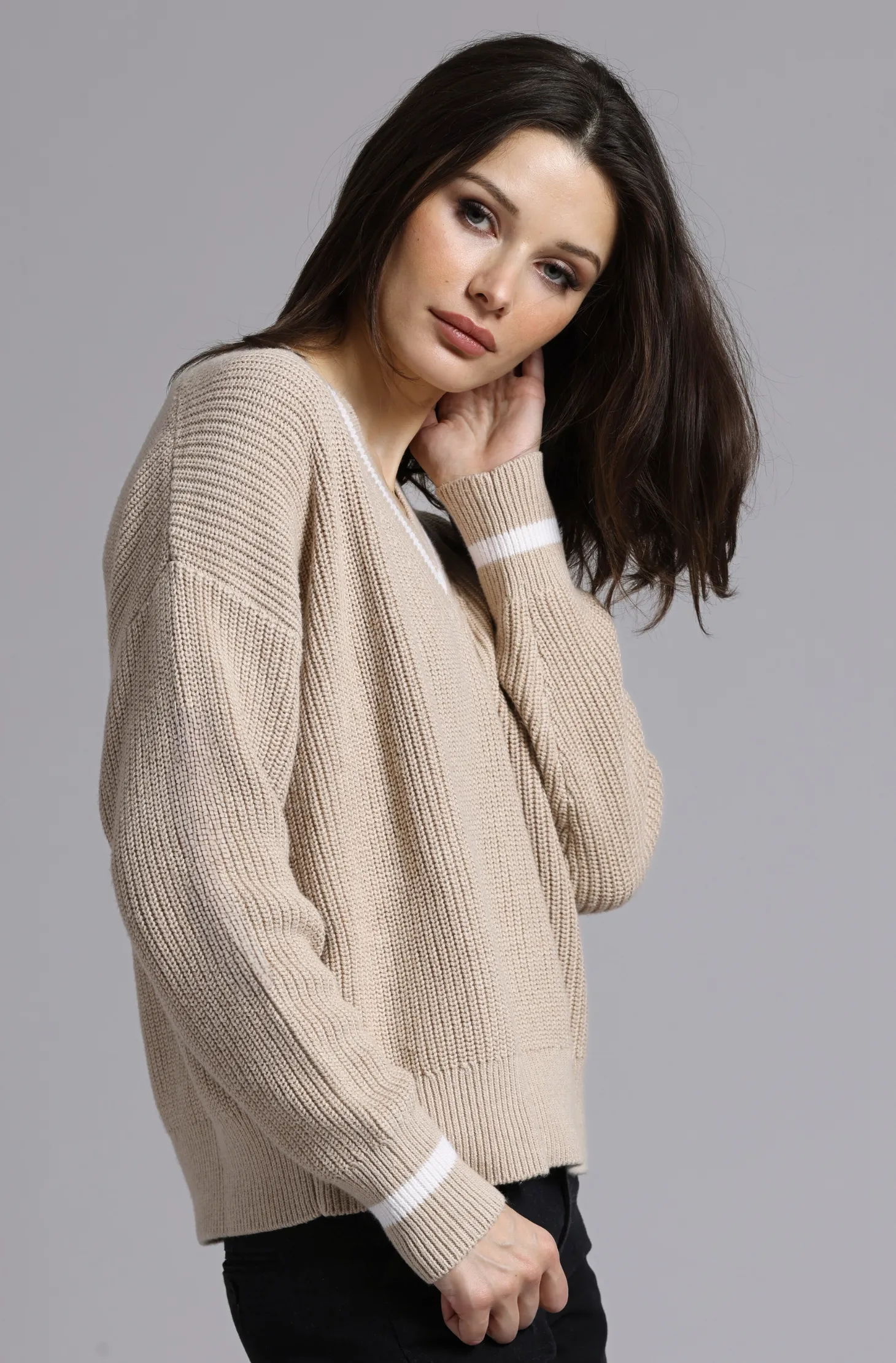 Cotton Cashmere Shaker Relaxed V Neck with Tipping